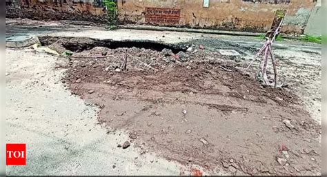 loose repair of cave ins still makes them dangerous for commuters lucknow news times of india