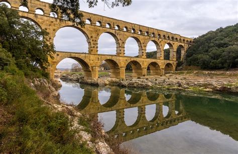 Pont Du Gard Ancien Aqueduc Romain Patrimoine De L Unesco En France Photo Premium