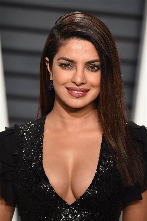 Priyanka Chopra Super Sexy Cleavage Show In Black Dress At The Vanity