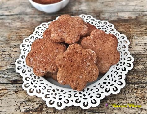 Sono ricchi di fibre e dolcificati naturalmente con maltitolo ricavato da malto d'orzo, ideale per diete povere di calorie a basso contenuto glicemico. BISCOTTI INTEGRALI SENZA UOVA E ZUCCHERO - LA CUCINA DI MARGE