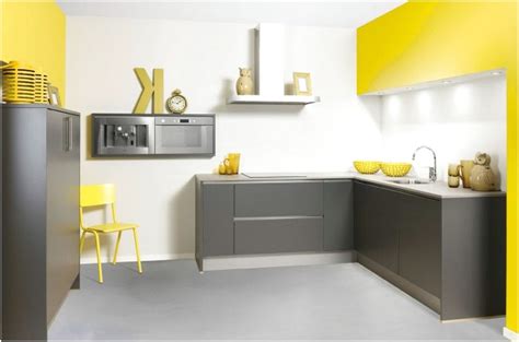 Pada rumah mungil, umumnya dapur akan berada di luar ruangan karena minimnya tempat di dalam rumah. 46 Desain Dapur Minimalis Mungil Terbaru | Dekor Rumah