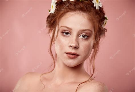 Premium Photo Beautiful Positive Redheaded Girl With A Chamomile