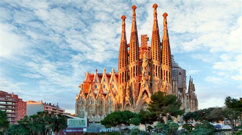 Places Of Worship Sagrada Familia The Review Of Religions