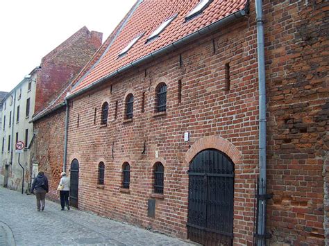 Wewnątrz kondygnacje z zachowanymi konstrukcjami drewnianymi i stropami belkowymi. Grudziądz - spichlerze -kp « Zamki Rotmanka