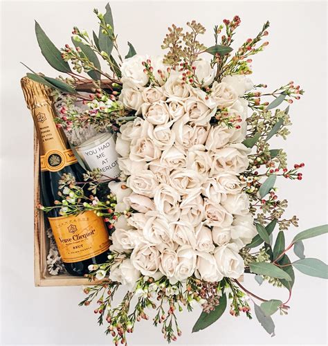 This spreads out the floral gifts over time and the family will have fresh flowers a little longer. Send Boxed Roses Gift Box flowers in LOS ANGELES, CA ...