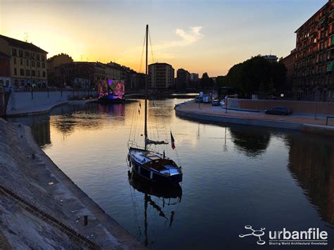 In primo piano c'è quello del naviglio grande, in secondo piano l'imbocco del naviglio pavese). Milano | Darsena - Ferragosto nella cornice dei Navigli - Urbanfile Blog