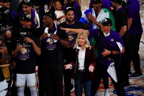 NBA Lakers Jeanie Buss First Woman Owner To Win NBA Title Yahoo Sports