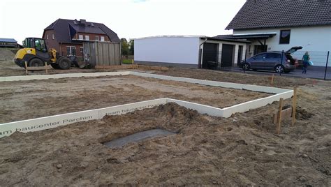 Northlight/shutterstock wenngleich bei gebäude mit und ohne keller zwischen bodenplatte und keller unterschieden wird, gibt es dennoch gemeinsamkeiten. Wir bauen uns ein (Traum)Haus: Frostschürze ...