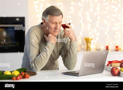 Sad And Lonely Christmas Hi Res Stock Photography And Images Alamy