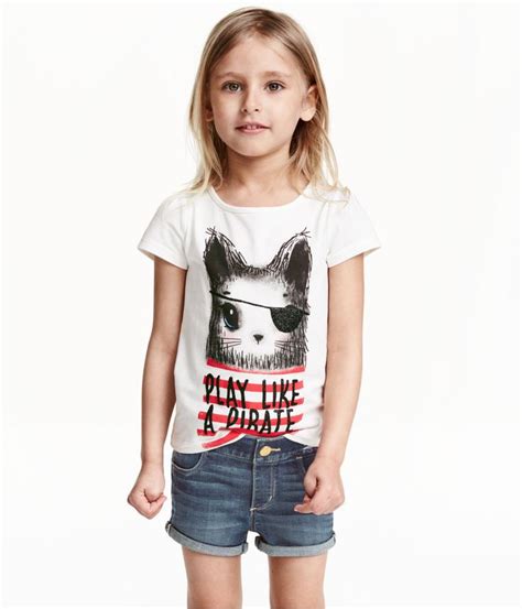 H&M offers fashion and quality at the best price | Kids outfits, Kids