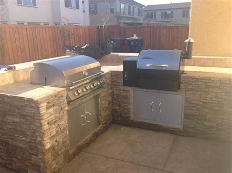 Realcook vertical 17 inch steel charcoal smoker, heavy duty round bbq grill for outdoor cooking, black 4.4 out of 5 stars 1,572 $104.98 $ 104. A built in traeger and added stainless steel accessories ...
