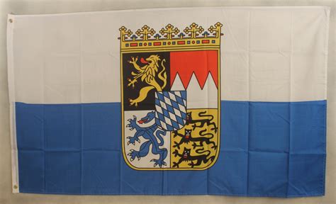 In bayern sieht das gesetz eine dauerbeflaggung der obersten staatsgebäude wie beispielsweise der darüber hinaus können sie auch sonderanfertigungen der bayern flagge in auftrag geben. Flagge Fahne Bayern Dienstflagge bayerische Landesflagge ...
