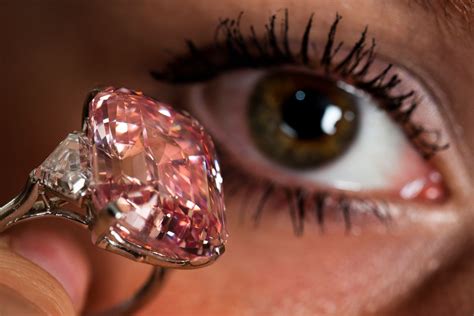 Le Diamant Rose Pink Star Sadjuge à Un Prix Record Rtsch Genève
