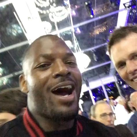 Career stats for qb tom brady. Martellus Bennett and Tom Brady showing off their Super ...
