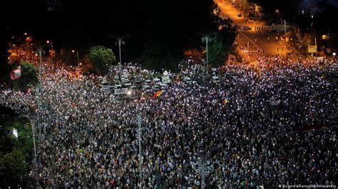 Romania Tens Of Thousands Rally Against Government In Bucharest News