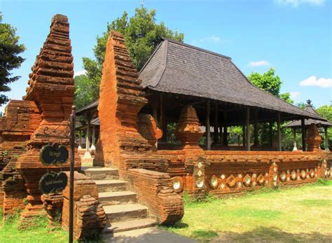 Mengenal Rumah Adat Kasepuhan Desain Yang Unik Khas Jawa Di Cirebon