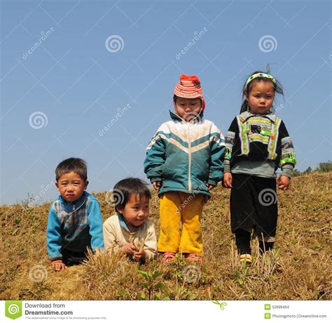 Etnische Hmong-kinderen In Sapa, Vietnam Redactionele Stock Afbeelding ...