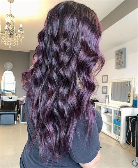 dunkelviolette Haarfarben Ideen für Frauen im Trend