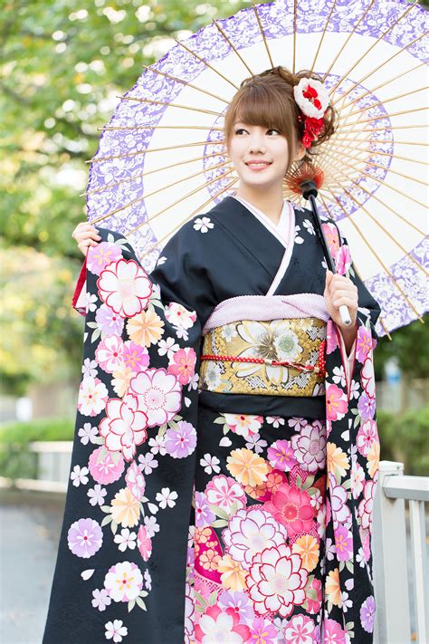 Traditional Japanese Kimono Traditional Dresses Traditional Fashion Japanese Beauty Asian