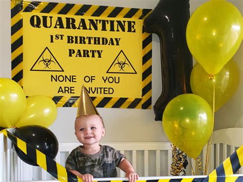Let's enjoy the fun brought by the happy quarantine birthday yard signs! A mum came up with a quarantine-themed birthday photo ...