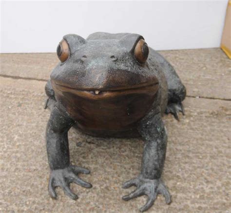 To life sized animals statues. XL Bronze Frog Toad Statue Garden Art Animal Statues