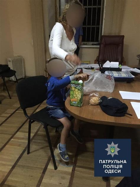 Психически нездоровая женщина ходила по Балковской с плачущим ребенком ФОТО Одесская Жизнь