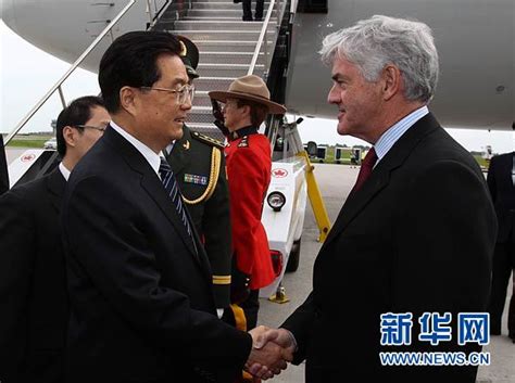 1999 年，當時國家副主席胡錦濤來港， 相信我是唯一一位民主派人士有 機會跟他會面。 興建高鐵標誌着我們與廣東省的生活更頻繁，因為1小時生活圈 是胡錦濤提出來的，意思是要快一點。 胡錦濤主席がカナダ到着 G20首脳会議出席へ