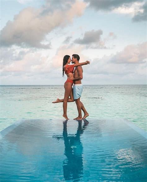 V Deo Por Maldivasworld Honeymoon Photography Beach Photography Poses Beach Poses Love
