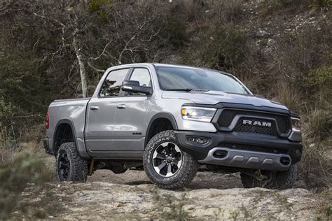 Gm Leads Ford In Pickup Sales At Midpoint Of 2018