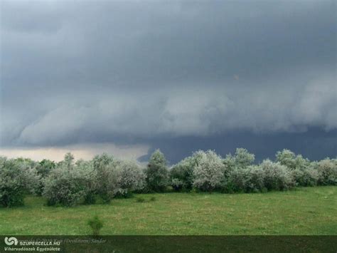 Maga a címszereplő szupercella is szerintem egy egész érdekes koncepció volt. 2010.06.14. Bow echos szupercella Szolnok | Szupercella.hu
