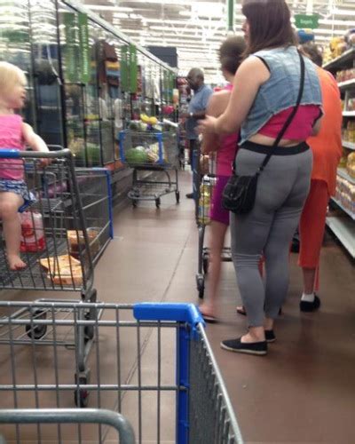 Extra Tight Yoga Pants At Walmart Show Off Your Butt Curves No Way Girl Fail Walmart Faxo