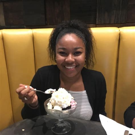 She Knows How To Make A Sundae On A Friday Foodwellbuilt Food