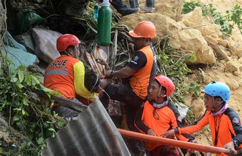 Philippines Struck By Another Deadly Landslide Days After Typhoon The New York Times