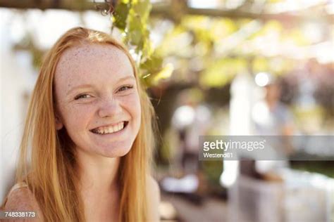 Happy Girl Freckles Photos Et Images De Collection Getty Images