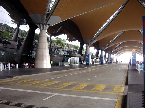 Kuala lumpur international airport has three parallel runways (14l/32r, 14r/32l, 15/3312), a first in the region. Airport Projects - HSS Engineering