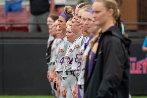 Uni Softball Ends Mvc Tournament Run In Semifinals Loss To Indiana