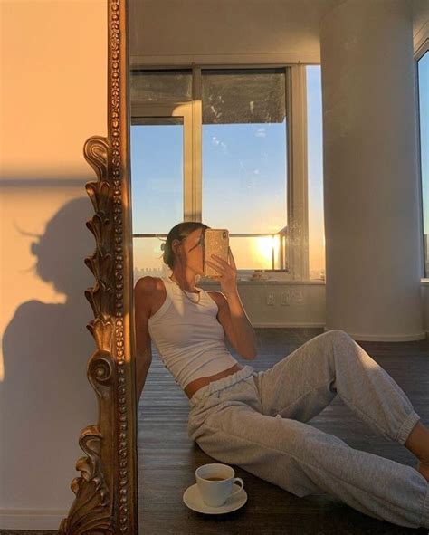 Pin By Rabiaisik On Aesthetic In 2020 Mirror Selfie Poses Instagram