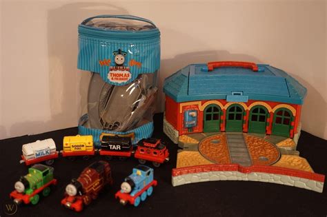 Learning Curve 2002 Thomas Roundhouse Take Along N Play Tidmouth Shed W