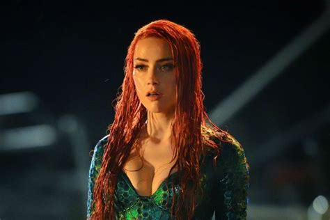 Amber Heards Queen Of Atlantis Emerges In New Aquaman Photo