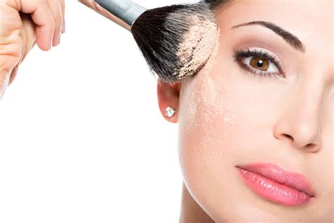 Cómo Aplicar Correctamente La Base De Maquillaje Revista De Belleza Y