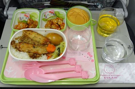 【長榮哩程】國泰世華長榮航空聯名卡哩程獲得方式整理，首辦最高 nt$1.27/ 哩｜信用卡 哩程累積 星空聯盟. 長榮航空經濟艙餐點|航空|經濟 - 愛淘生活