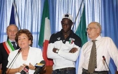 World Sports Center Mario Balotelli Praised By His Father