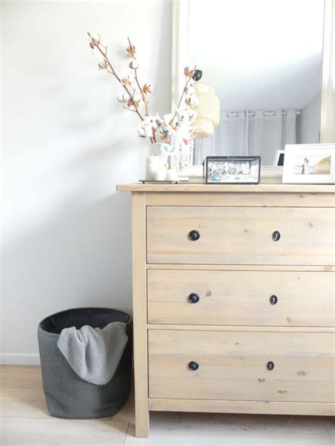 But we dont like the fact that we see the same ikea interior everywhere around us. Ikea hack : Commode Hemnes Ikea relooking style vintage romantique | Tête de lit en lambris ...