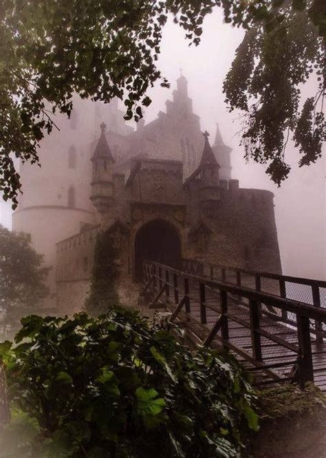 Foggy Castle Castles To Visit Castle Beautiful Castles