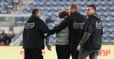 18 שנה לרגע שאף אחד בקריית שלום לא יכול לשכוח. ישראל: הכדורגלן שפרץ מול פולין הורחק לארבעה חודשים מכל ...