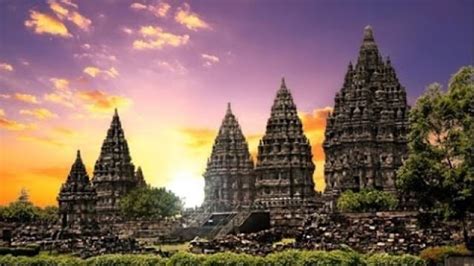 Peninggalan Kerajaan Hindu Budha Di Indonesia Yang Jadi Destinasi Wisata Kumparan Com