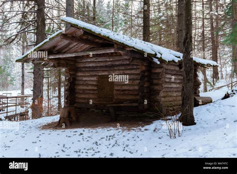 Traditional Old Small Hunting Log Cabin In The Winter Forest Stock