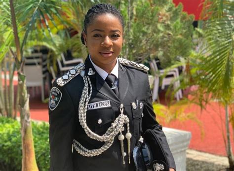 Photo Of The Most Beautiful Female Nigerian Police Officer Goes Viral