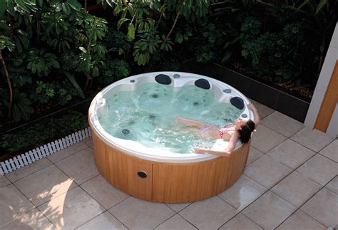 Jacuzzi exterior y sus particularidades – Blog del Hidromasaje