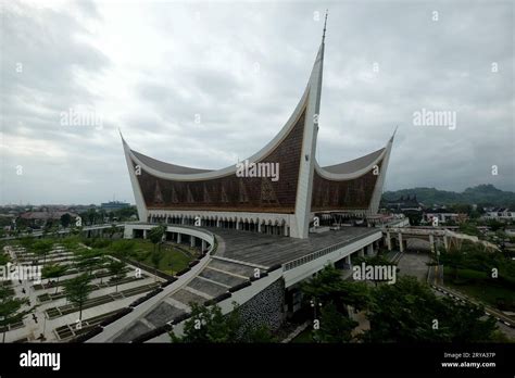 Masjid Raya Sumatera Barat Stock Photo Alamy
